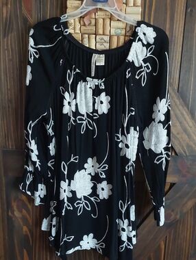 Black Floral Peasant Blouse with White Embroidered Flowers Sz S